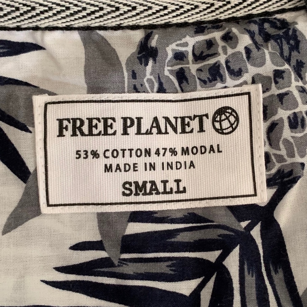 Free Planet Short Sleeve Button Down White Shirt - Picture 5 of 6